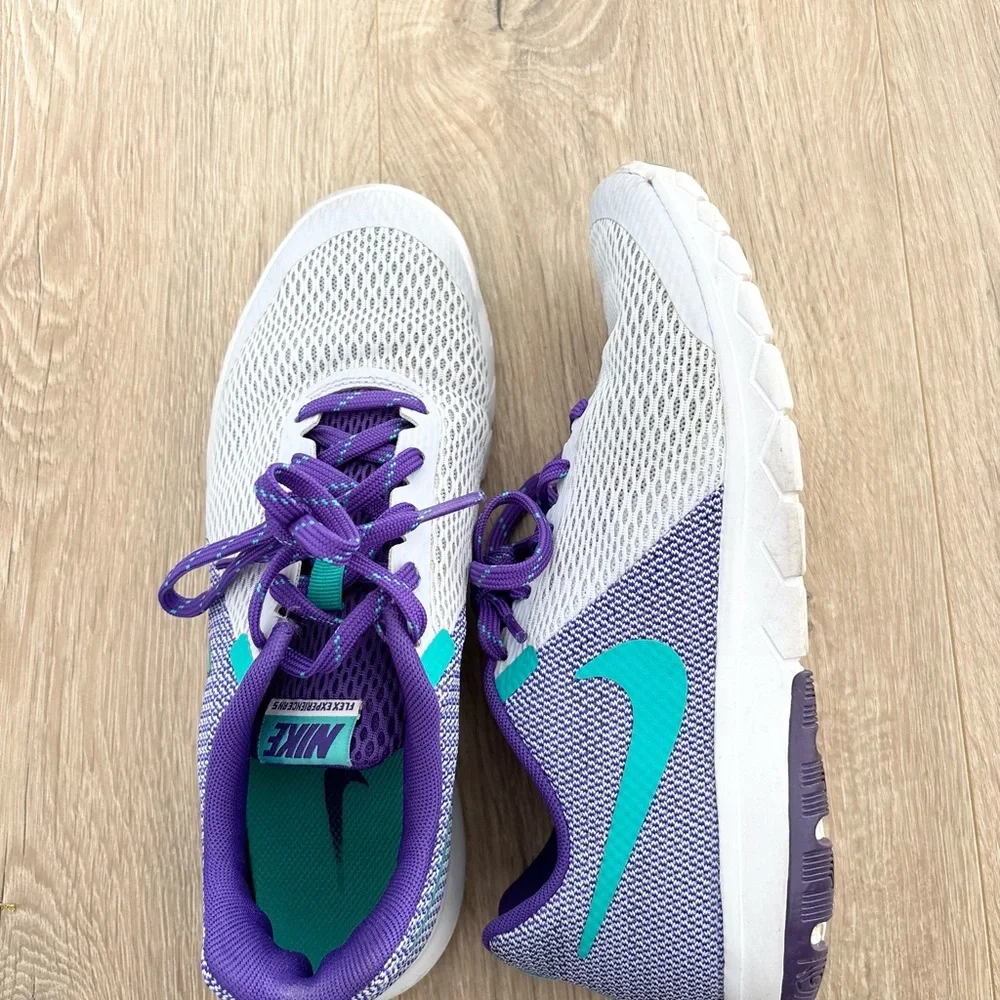 Nike White and Purple Athletic Shoes - Picture 3 of 4